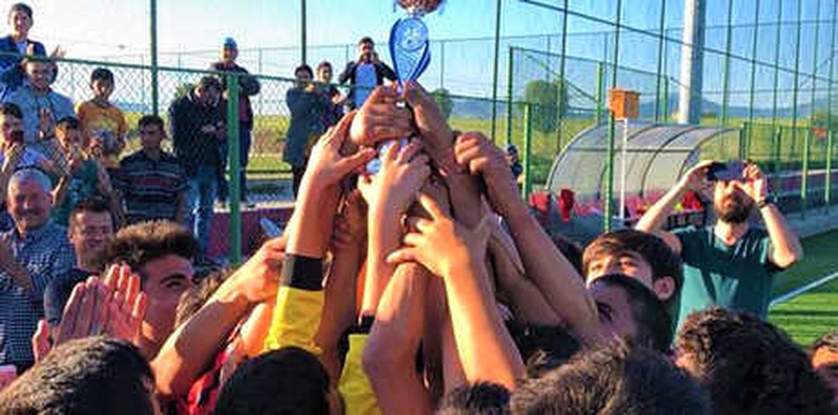 Uşak Belediyesi Geleceğin Sporcularını Yetiştiriyor