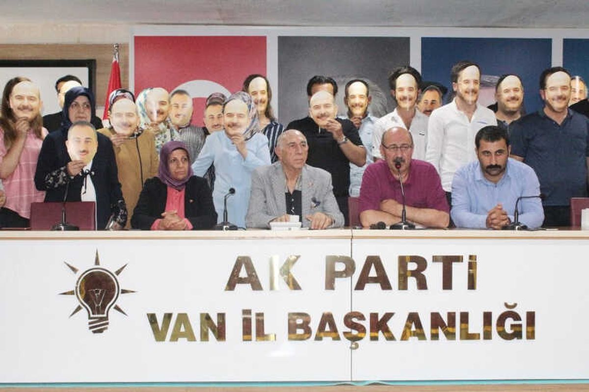 Van\'da ABD\'nin Skandal Kararına Maskeli Tepki