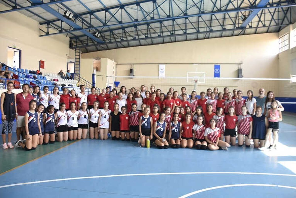 Voleybolda Belediyeler Arası Dostluk Turnuvası