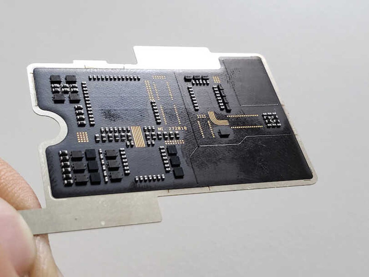 Xiaomi\'nin Şeffaf Telefonu Sahte Devre Kartını Gösteriyor