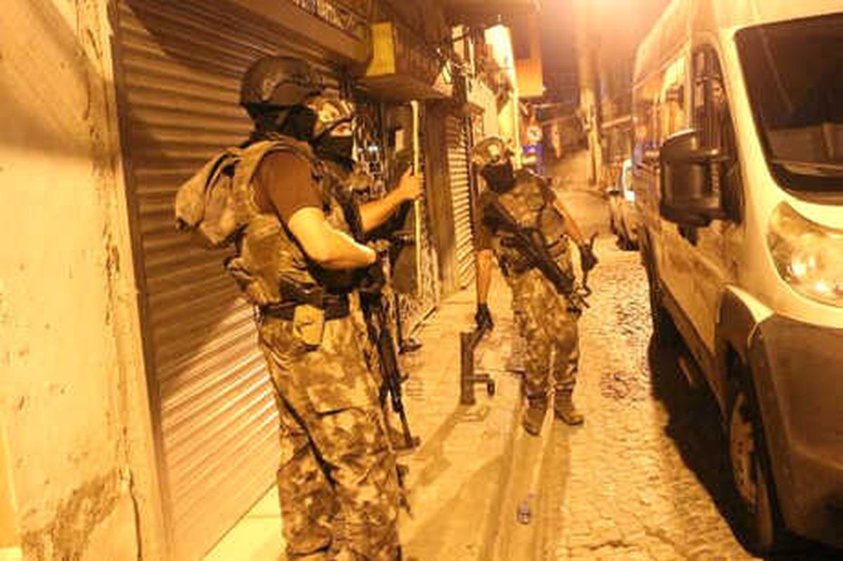 7 İlçede Şafak Vakti Uyuşturucu Operasyonu: 8 Gözaltı