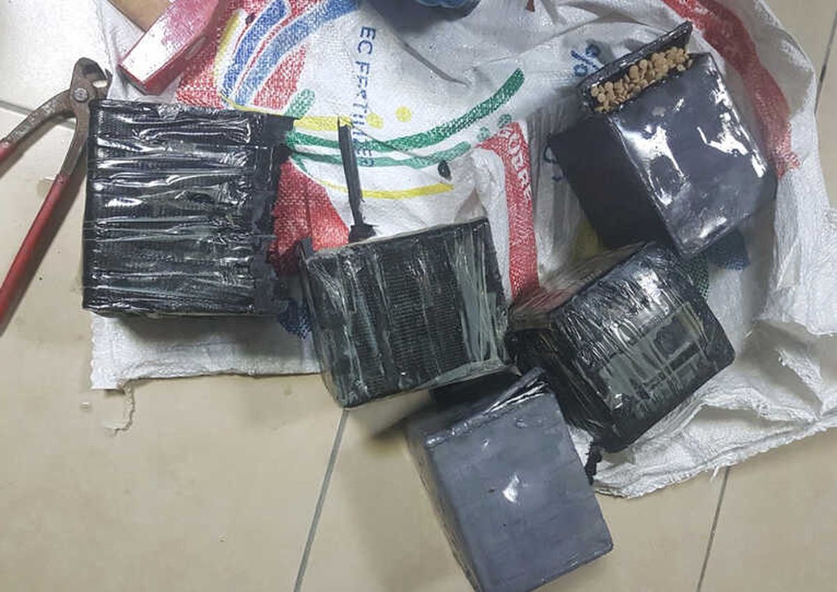 Araç Akülerinden Uyuşturucu Hap Fışkırdı
