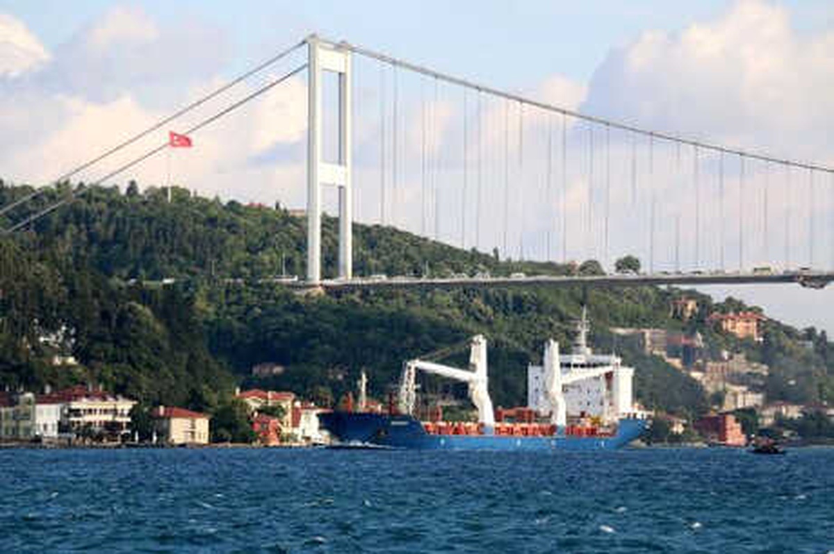 Boğaz\'dan 6 Yıl Sonra Suriye Gemisi Geçti