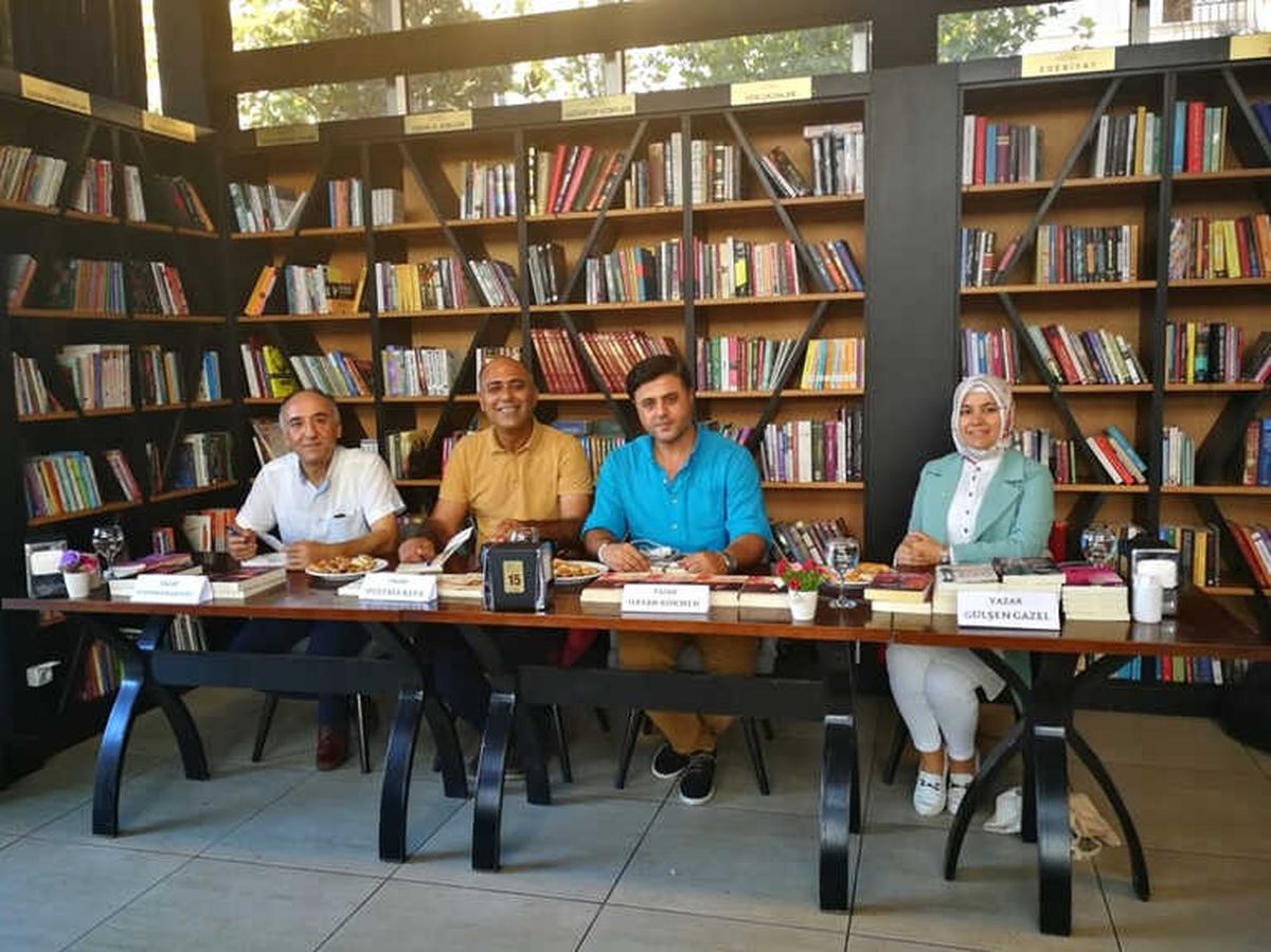 Çınarlı Kitap Kafe\'de Yazar Söyleşileri