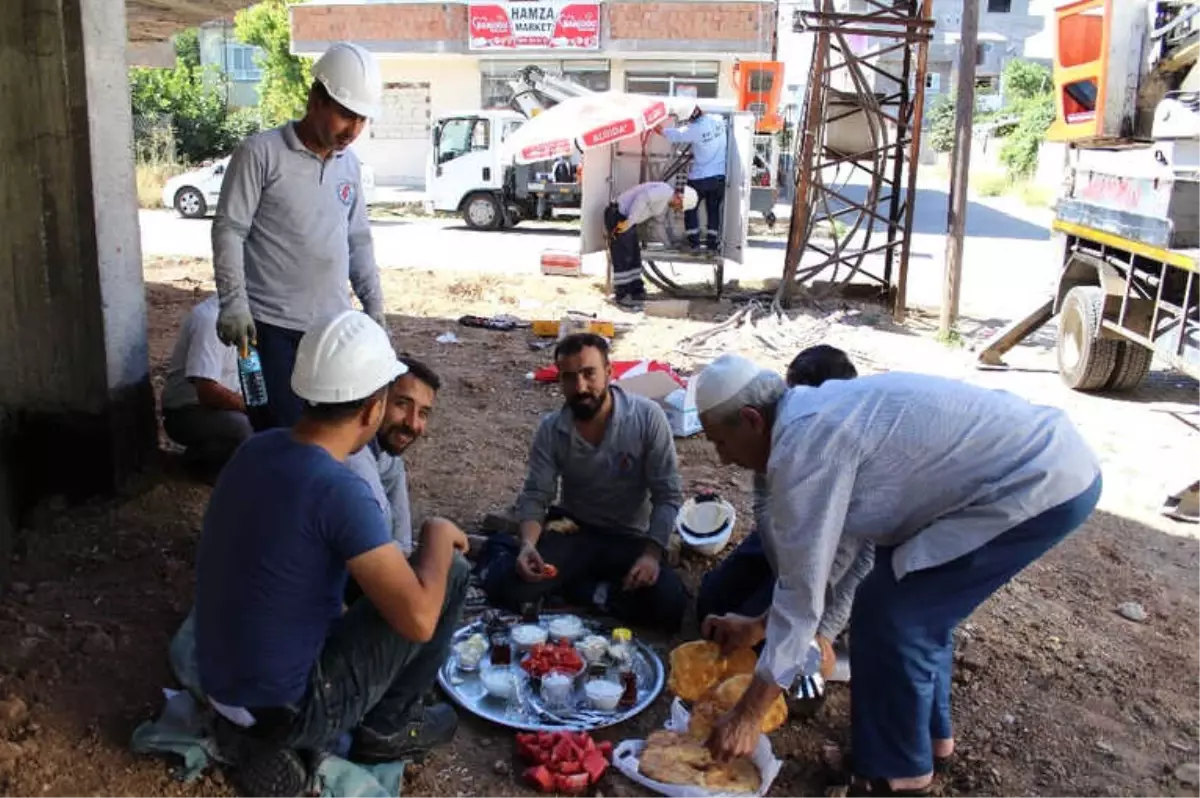 Dicle Elektrik Ekibine, Mahalleliden Ödül Gibi Kahvaltı