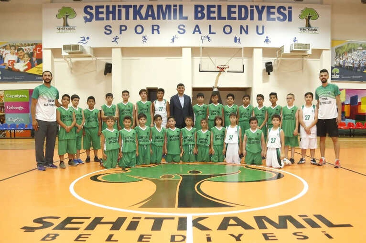 Fadıloğlu, Spor Okullarına Büyük Önem Veriyor