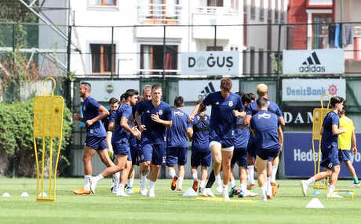 Fenerbahçe\'de Benfica Maçının Hazırlıkları Sürüyor