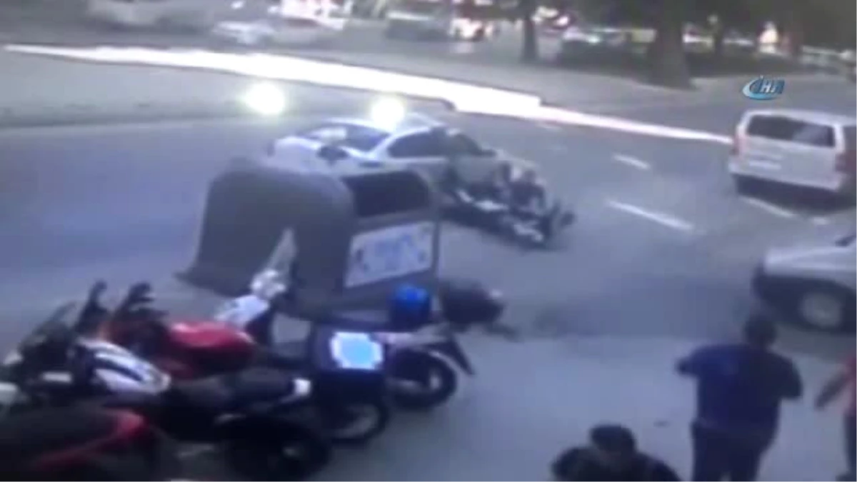 İstanbul\'da Motosikletlinin Ölümden Döndüğü An Kamerada