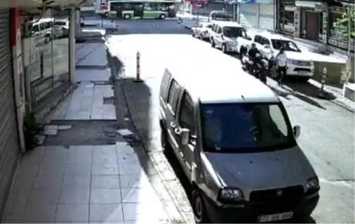 Kadın Öğretmeni Tekmeleyen Motosikletli Saldırgan Yakalandı