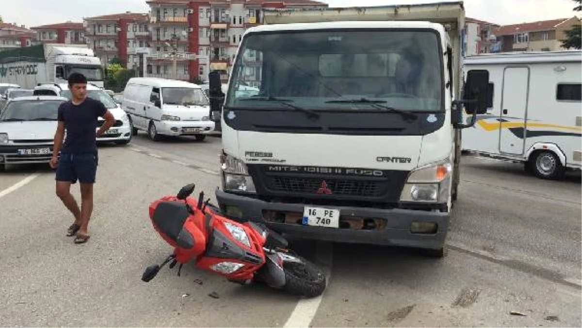 Kamyonetin Çarptığı Motosiklet Sürücüsü Yaralandı