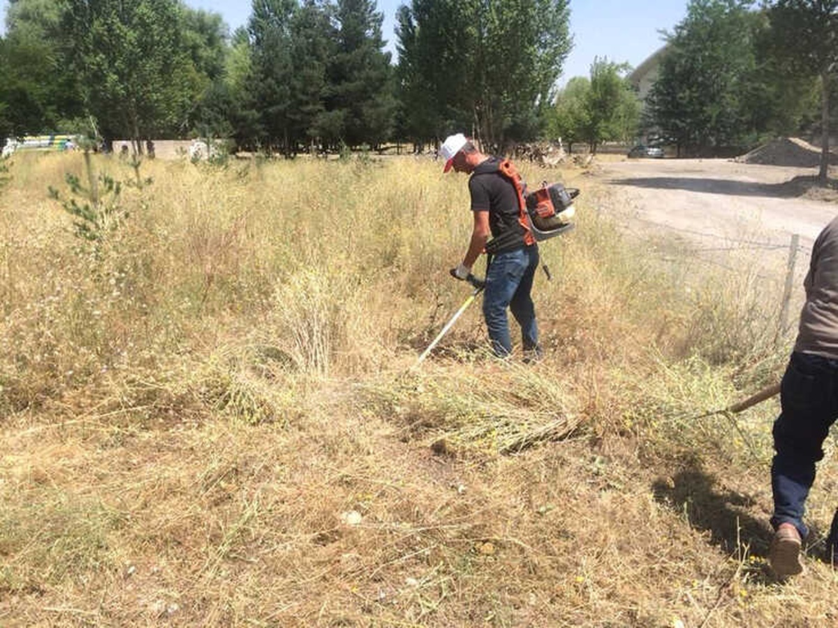 Malazgirt Belediyesi Milli Park\'ta Temizlik Çalışmalarına Yoğunluk Verdi