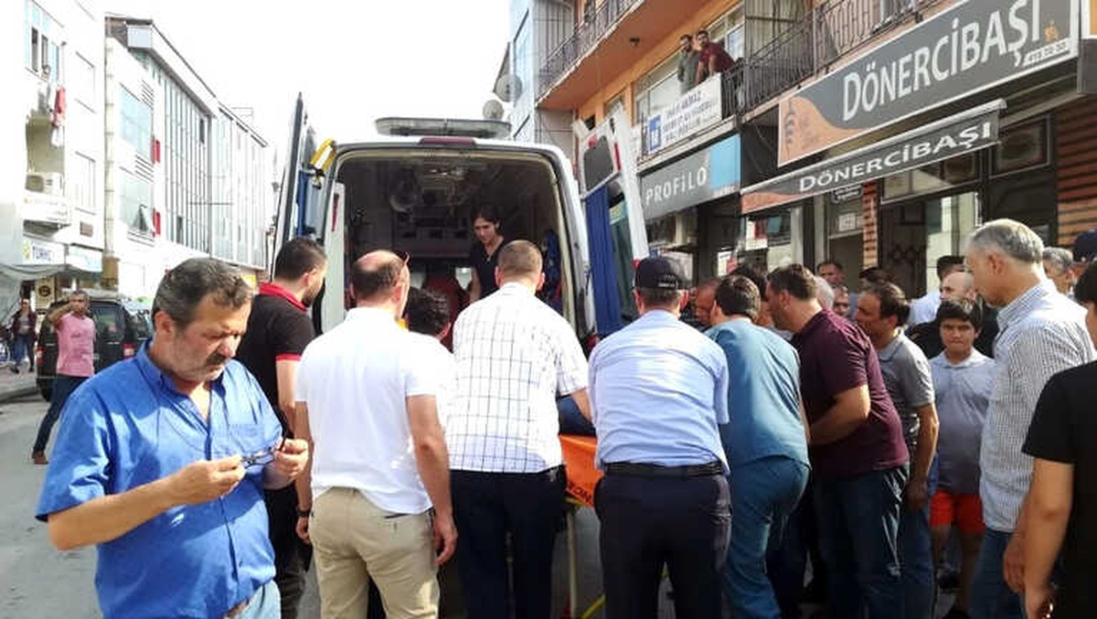 Sakarya\'da Motosikletin Çarptığı Yaya Yaralandı