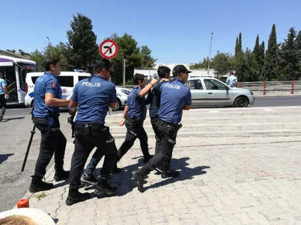 Şanlıurfa\'da Elektrik Kesintisi Protestosuna 7 Gözaltı