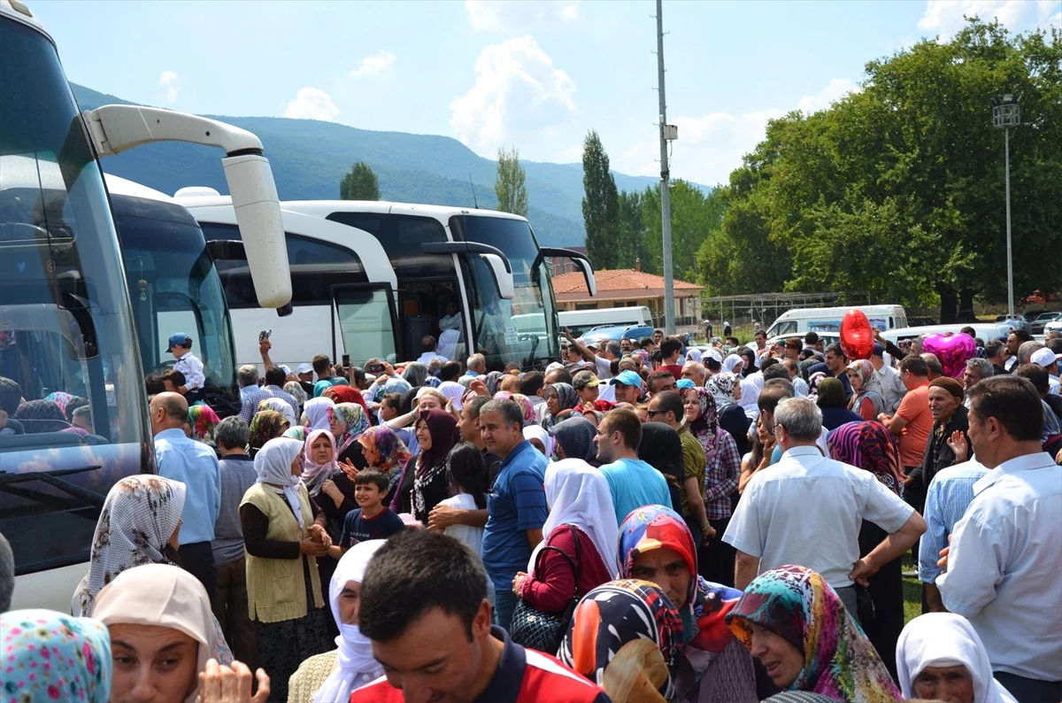 Simav\'da Hacı Adayları İçin Uğurlama Töreni