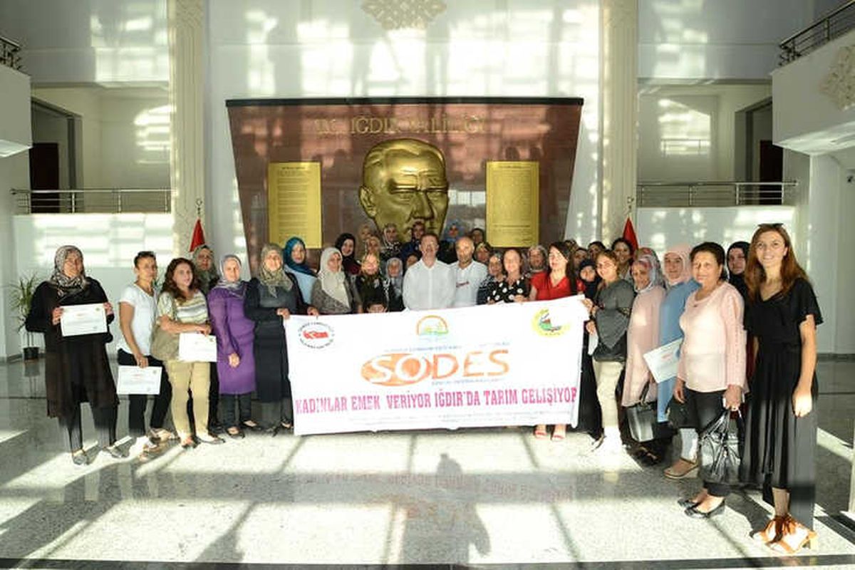 Sodes\'li Kadın Çiftçilere Sertifikaları Verildi