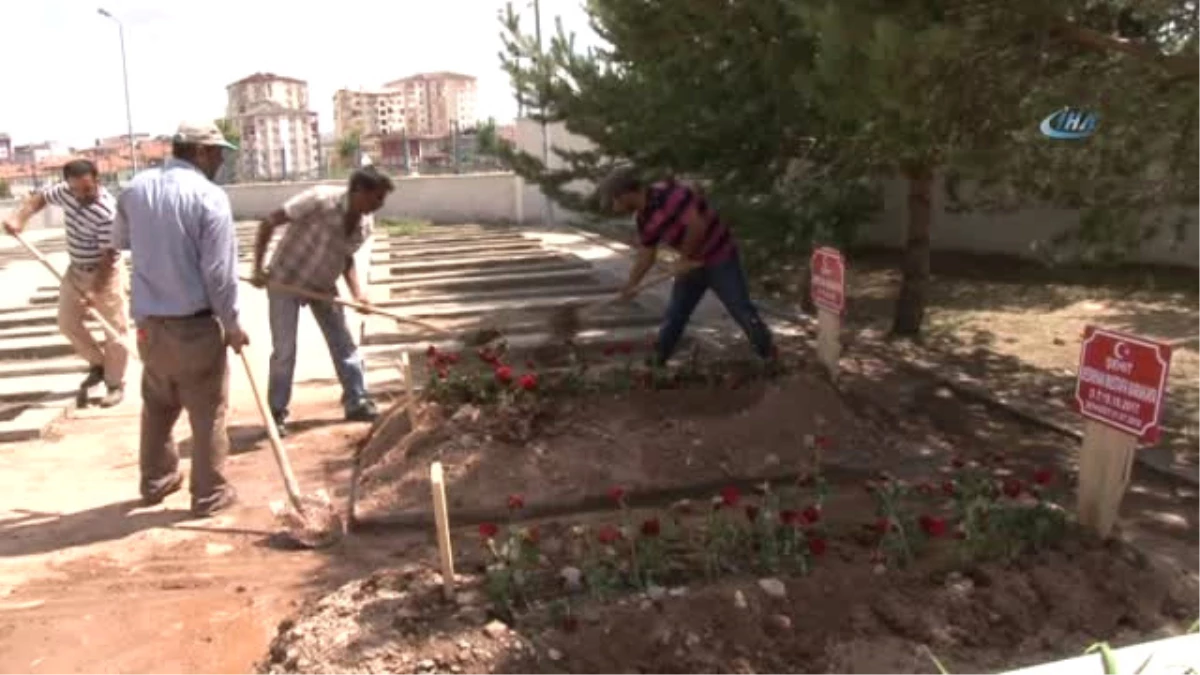 Türkiye Şehit Anne ve Bebeğine Sahip Çıkıyor