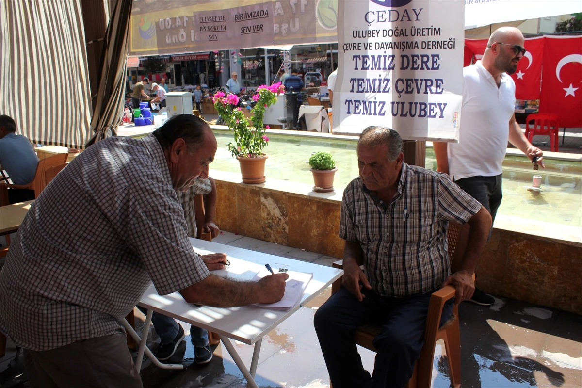 Uşak\'ta Çevreci Derneğin Üyelerinden İmza Kampanyası