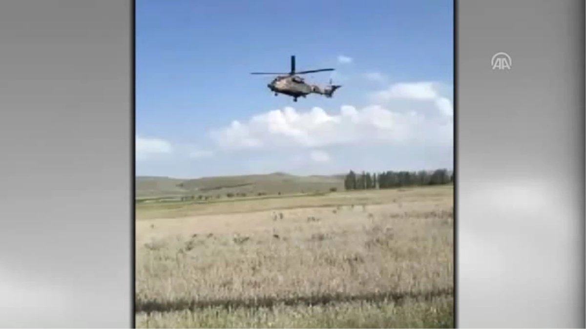 Zorunlu İniş Yapan Helikopterdeki Askerlere Yer Sofrası Açtılar