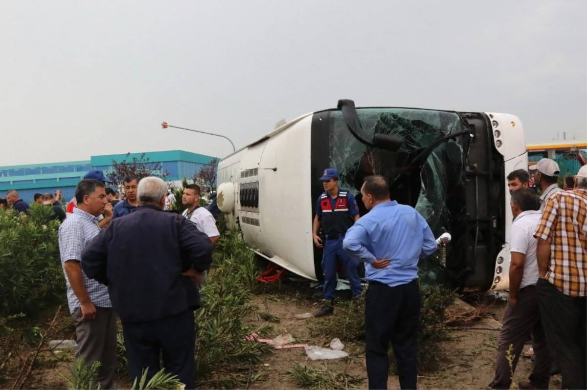 Akhisar\'da Otobüs Devrildi: 1 Ölü 41 Yaralı