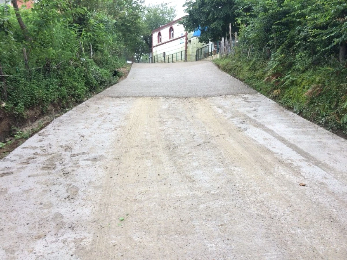 Aslancami\'de Beton Yol İnşaatı Tamamlanıyor