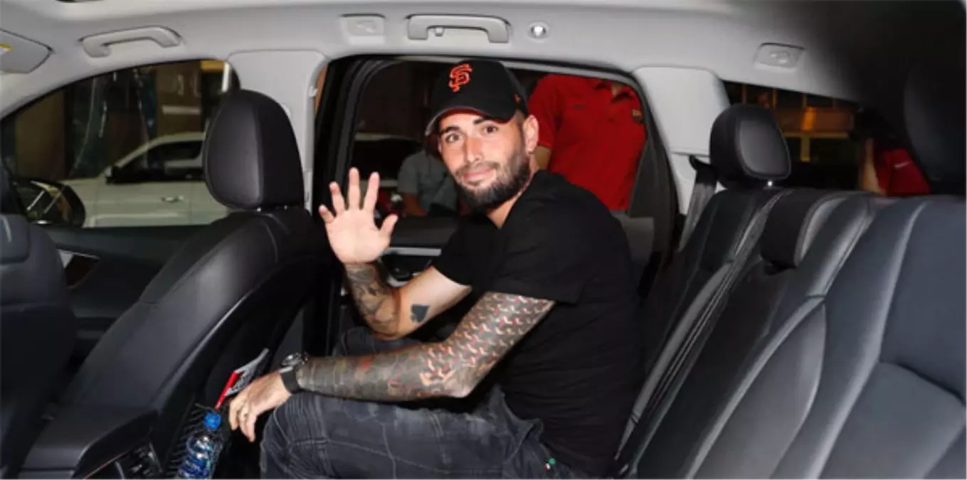 Barcelona\'da Aleix Vidal Ayrılıyor