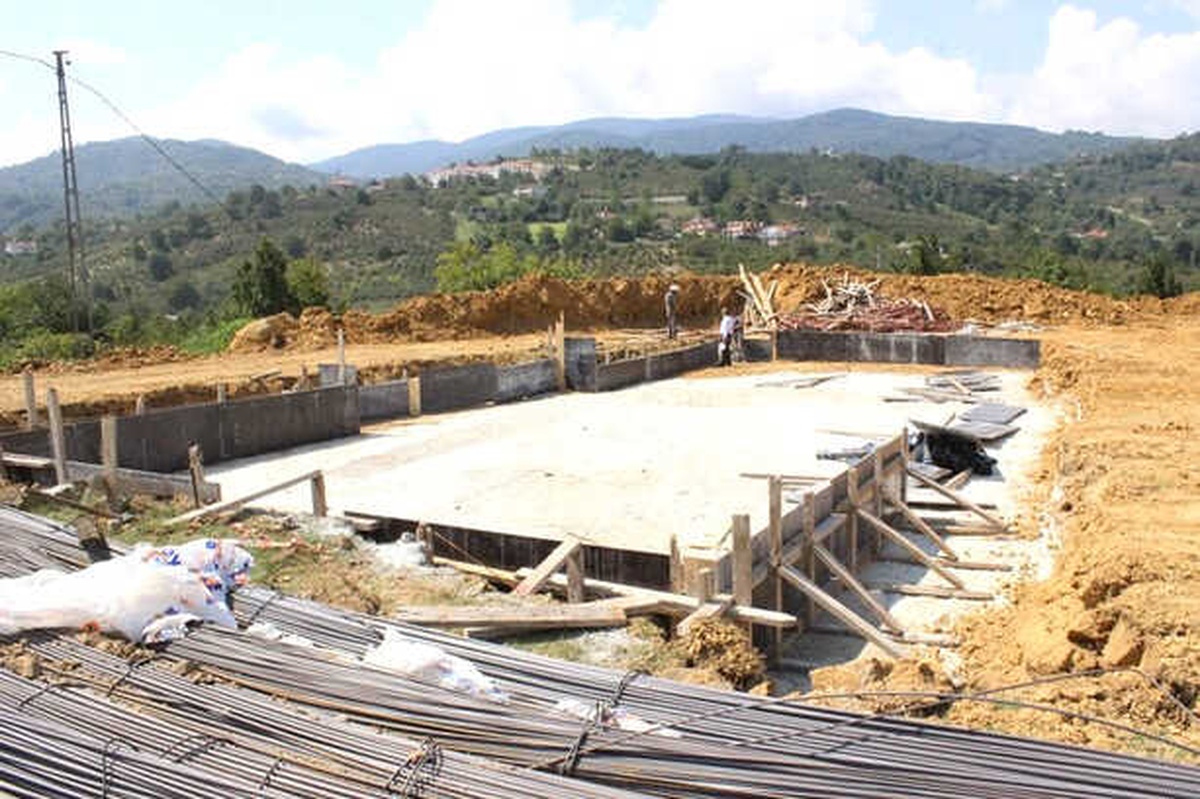Boğaziçi\'nde Ki Futbol Sahası İnşaatı Sürüyor