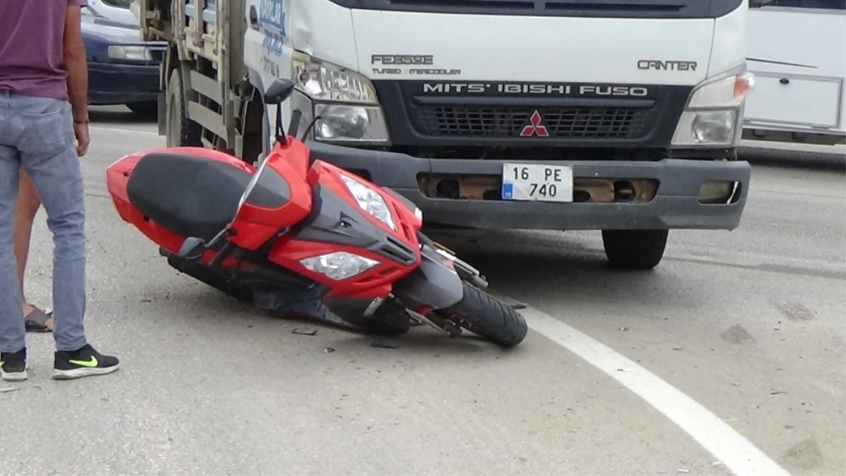 Bursa\'da Kamyonetin Çarptığı Motosikletin Sürücüsü Öldü