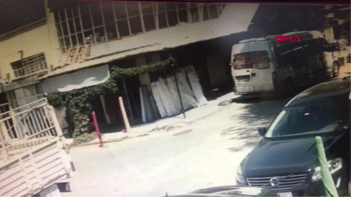 Bursa İş Yerinin Önünde, Otomobilden Açılan Ateşle Yaralandı Hd