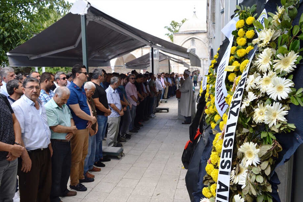 Denizde Boynu Kırılan Genç Toprağa Verildi