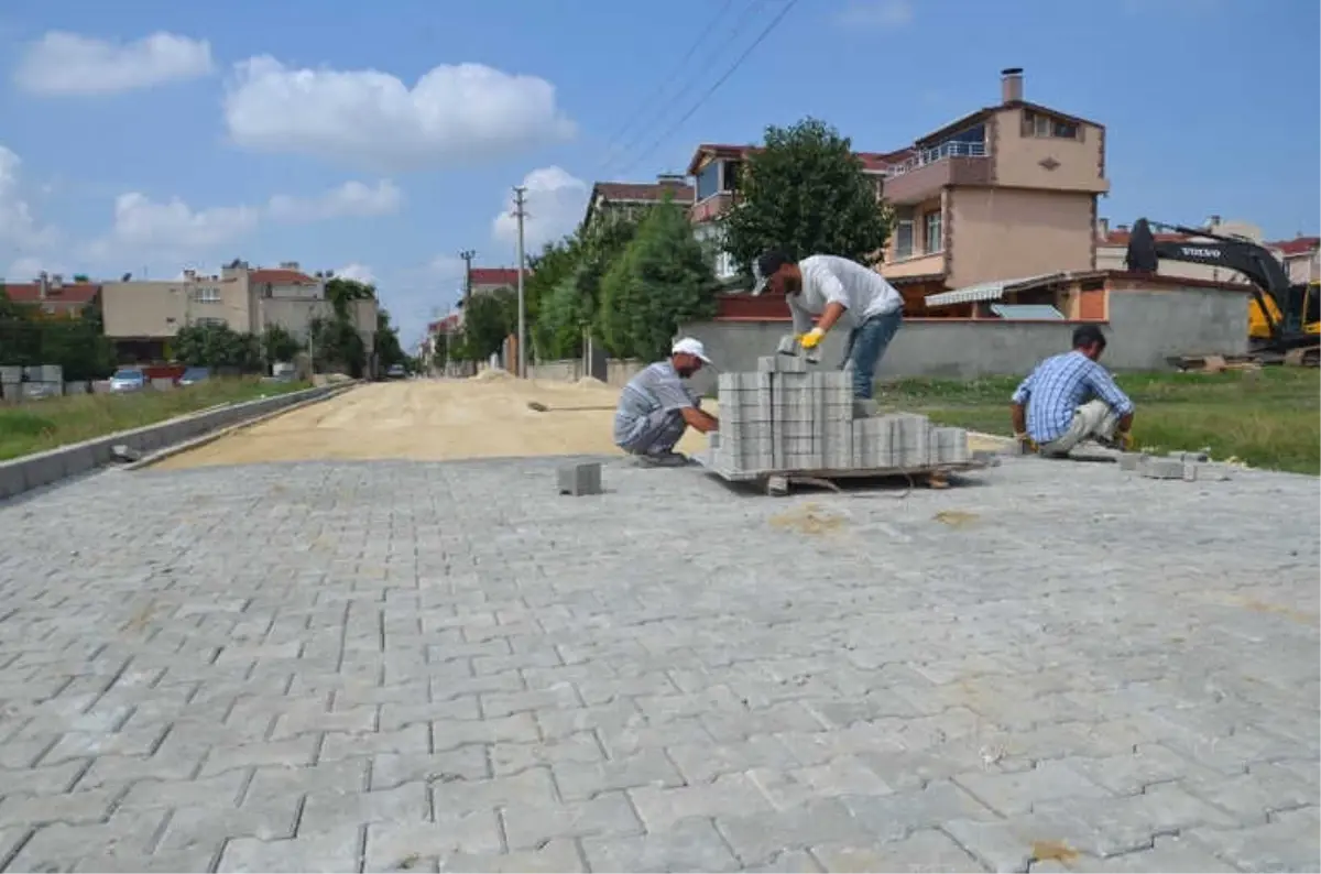 Ergene\'de Parke Taş Yol Yapım Çalışmaları Sürüyor