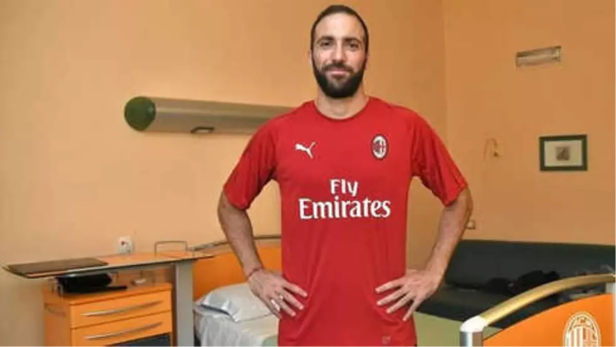 Higuain Resmen Milan\'da