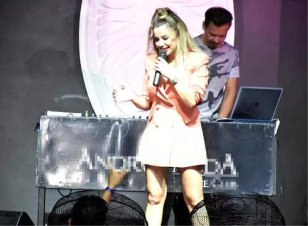 Merve Özbey ve Erdem Kınay Coşturdu