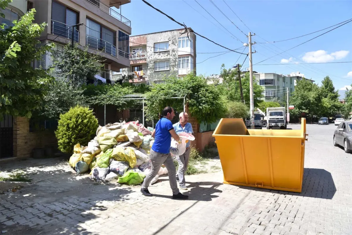 Moloz Atıkları Konteyner İle Toplanıyor