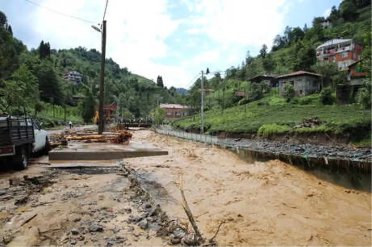 Rize\'de Sel ve Heyelan Hasarı Ortaya Çıktı