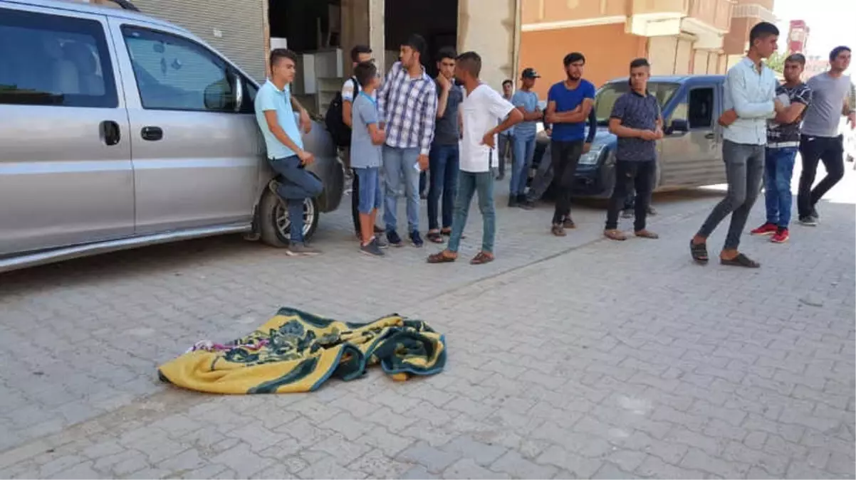 Şanlıurfa\'da Yolcu Minibüsünün Çarptığı Çocuk Öldü