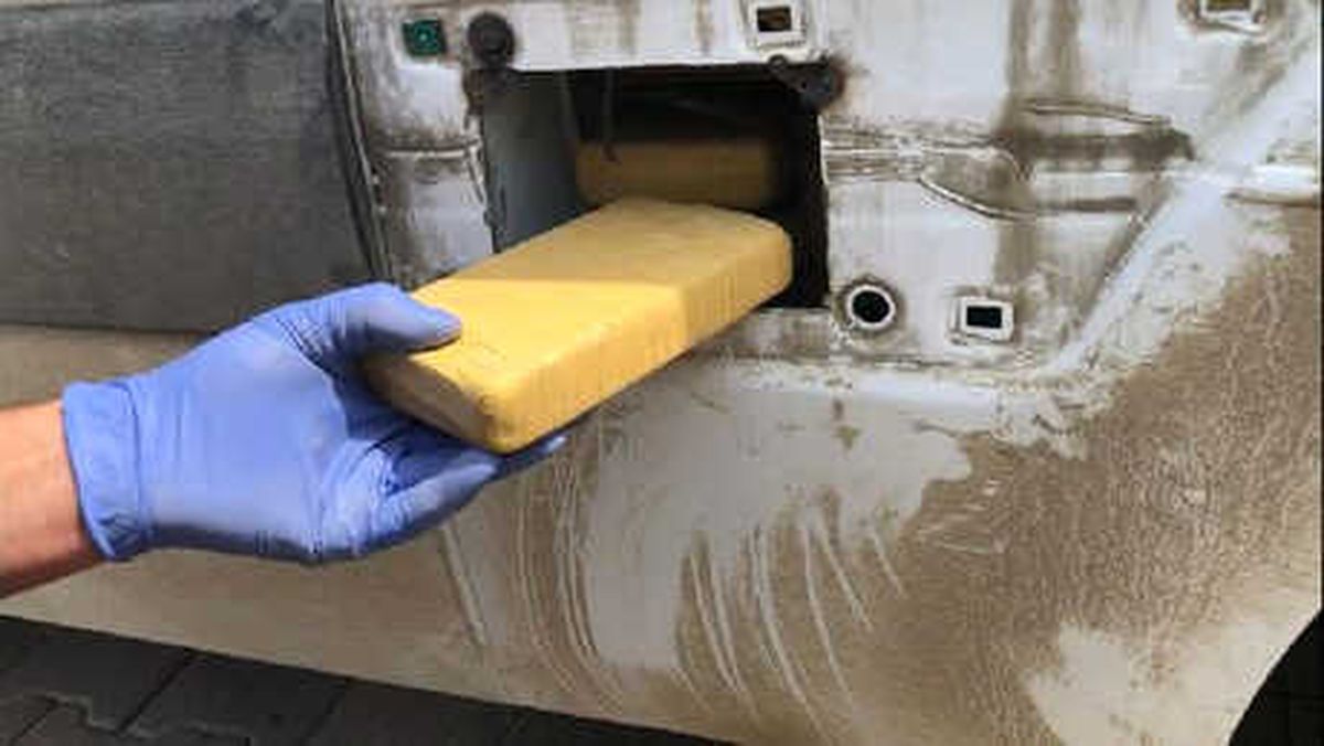 Van\'da Minibüsün Tabanından 48.5 Kilo Eroin Çıktı