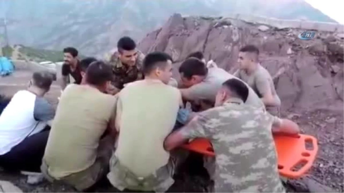Çatıdan Düşen Minik Çocuğa İlk Müdahale Taburdaki Asker Ağabeylerinden Geldi