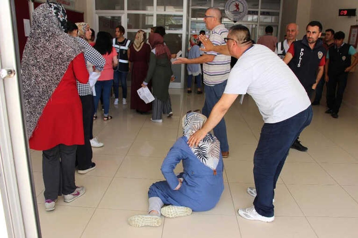 Düşünce Sınav Merkezine Sürünerek Girdi