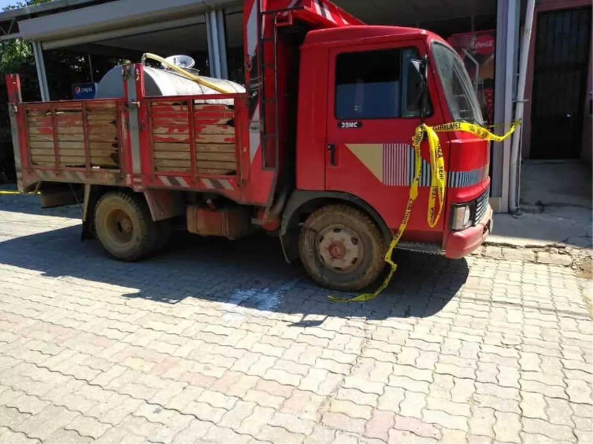 Geri Manevra Yapan Kamyonunun Altında Kalarak Can Verdi