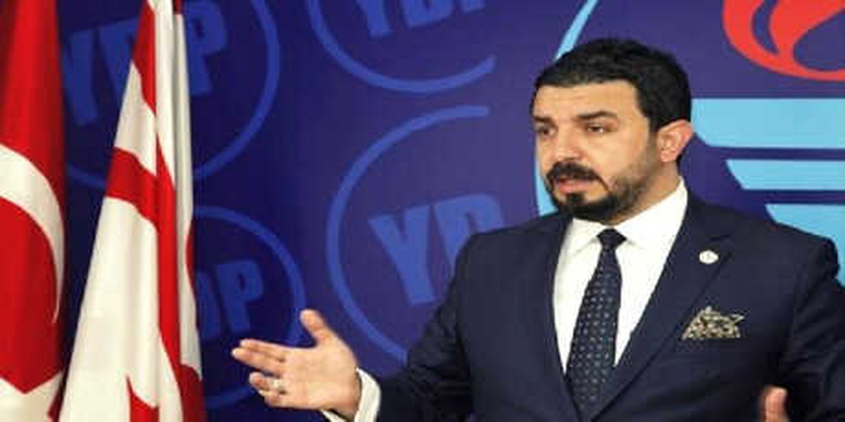 KKTC\'de Bakan ile Vekilin \'Ucuz Bilet\' Atışması Sertleşti
