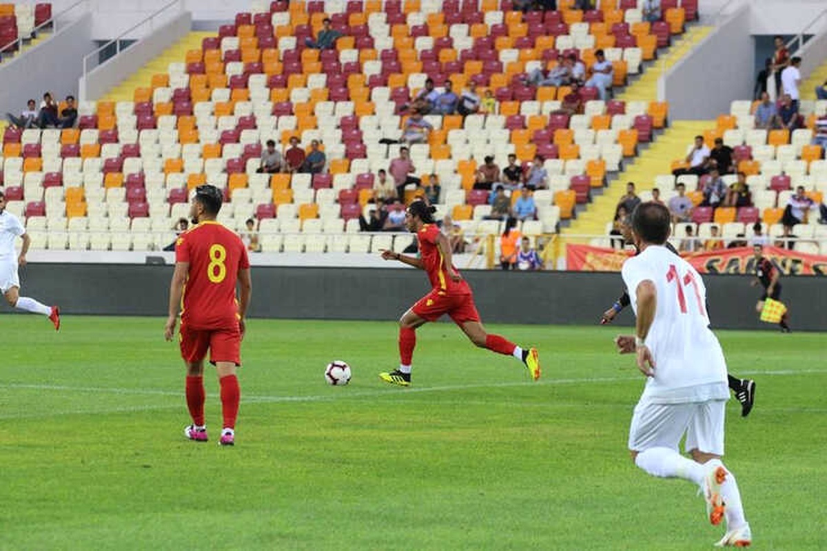Yeni Malatyaspor\'un Genç Yeteneği İsmail Karakoç Oynadığı Futbolla Beğeni Kazandı