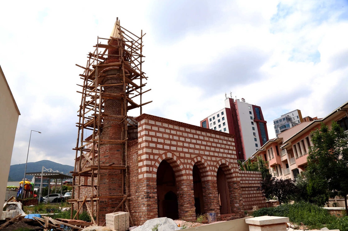 600 Yıllık Cami Küllerinden Doğuyor