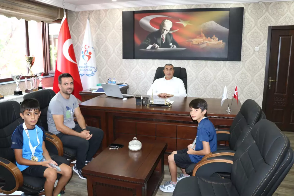 Ağrı\'lı Tenisçiler Artvin\'de Şampiyon Oldu