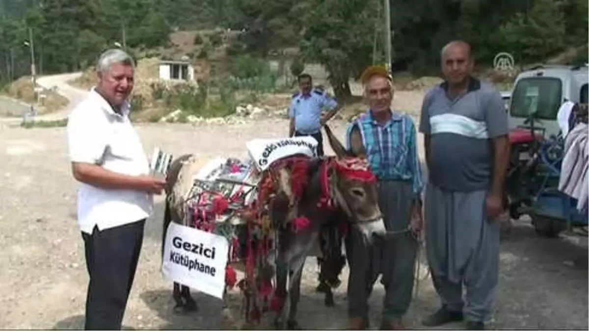 Araçları Durdurup Kitap Dağıttılar