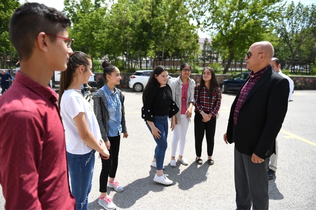 Başkan Ali Korkut\'tan Öğrencilere Tatil Sürprizi