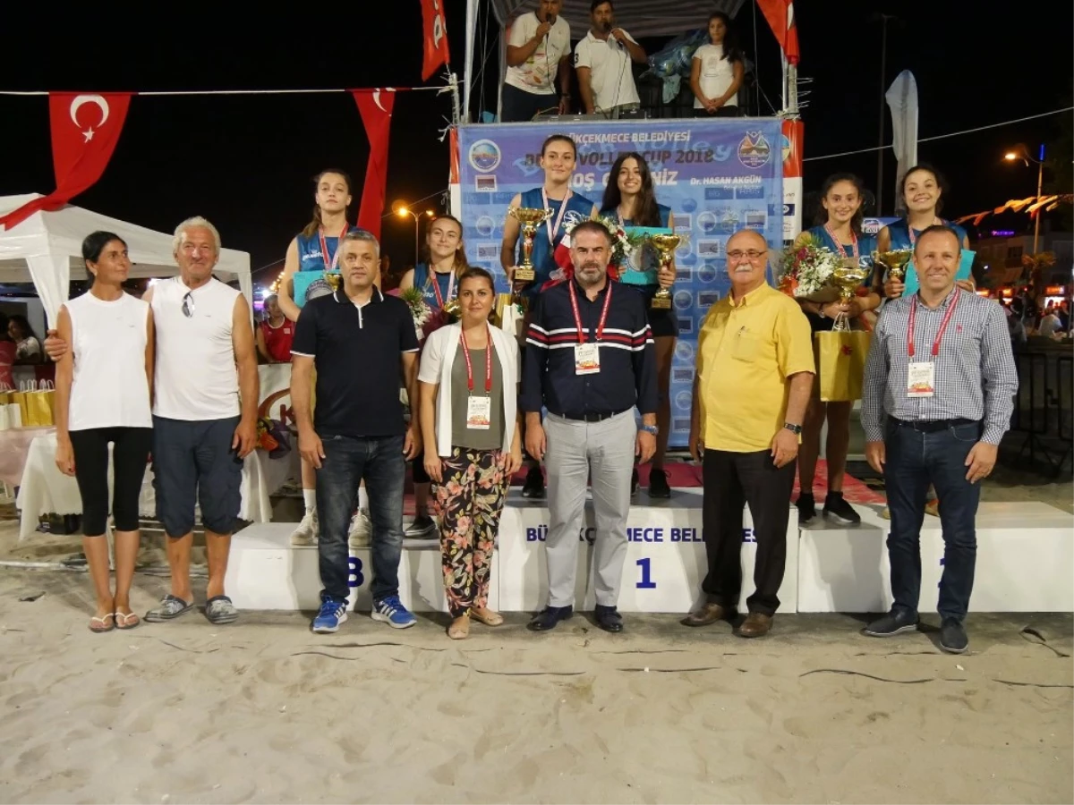 Büyükçekmece\'de Beach Volley Rüzgarı Esti