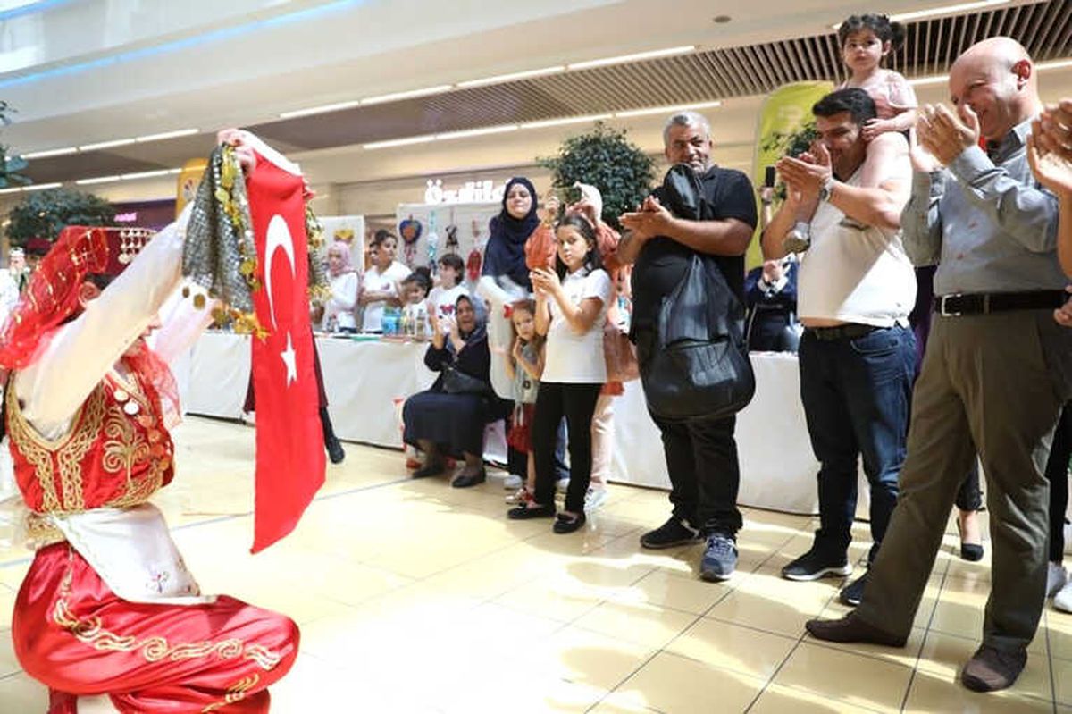 Çolakbayrakdar, "Yetenekli Nesillerin Yetişmesine Katkı Sağlıyoruz"