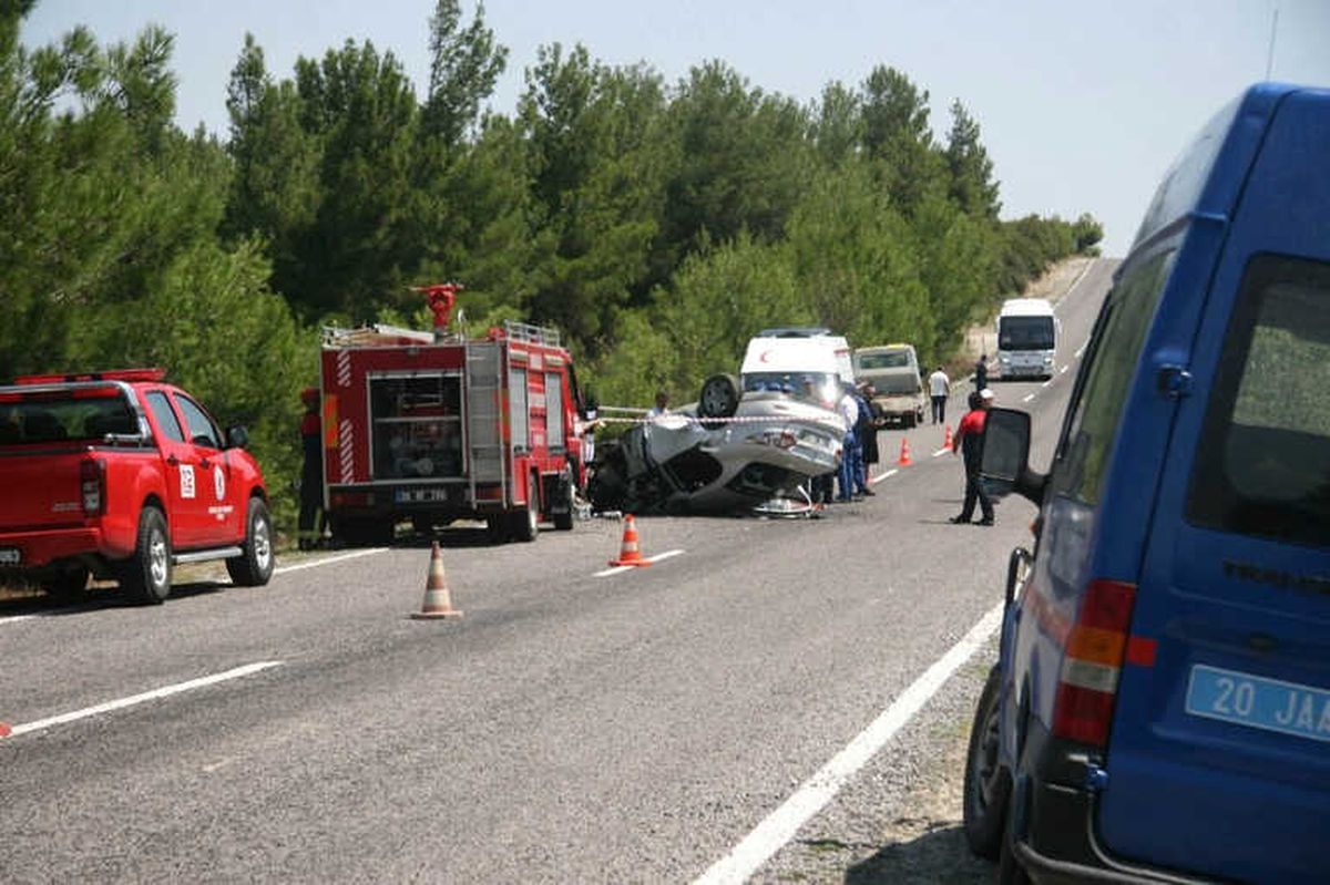 Denizli\'de Trafik Kazası: 1 Ölü, 2 Yaralı