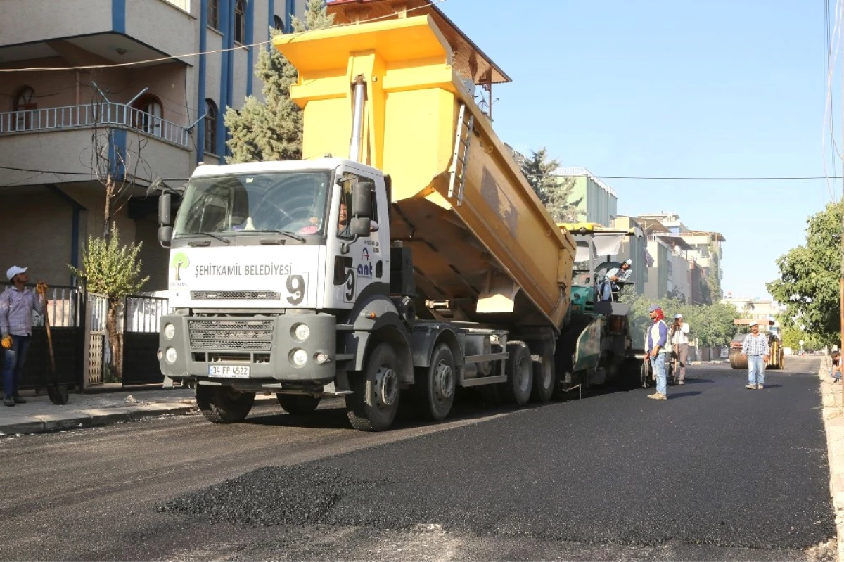 Gazikent Bölgesinde Tahrip Olan Yollar Yenileniyor