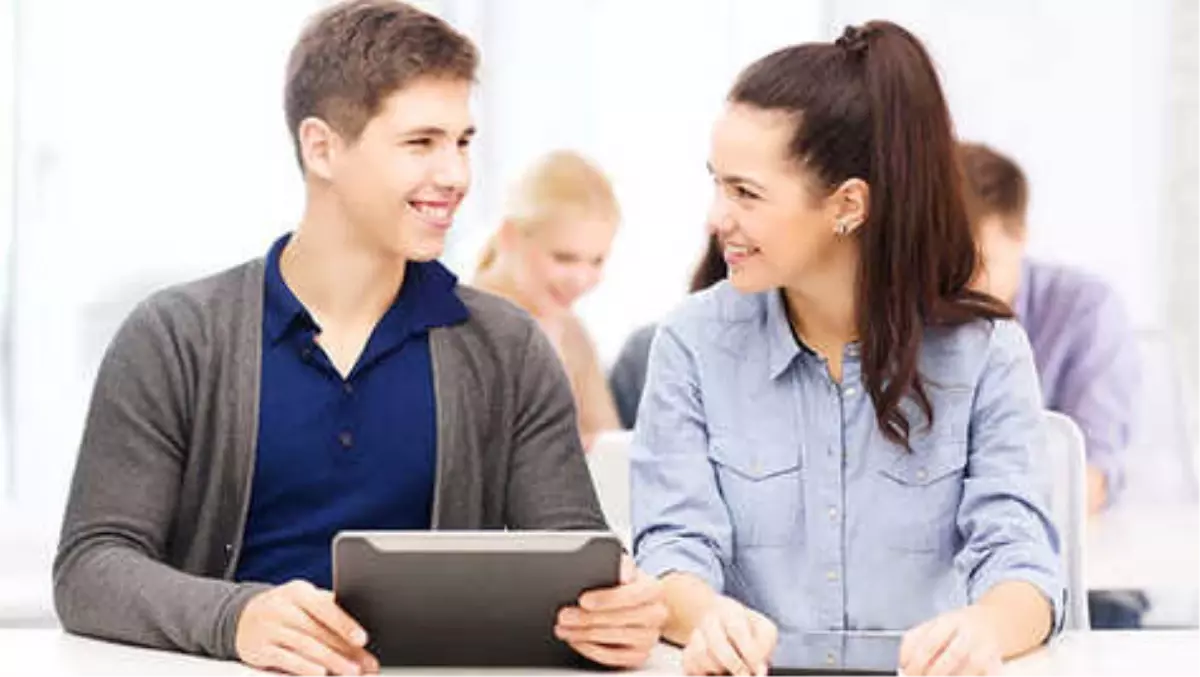 Liseliler Flörtleşmeyi Okulda Öğrenecek